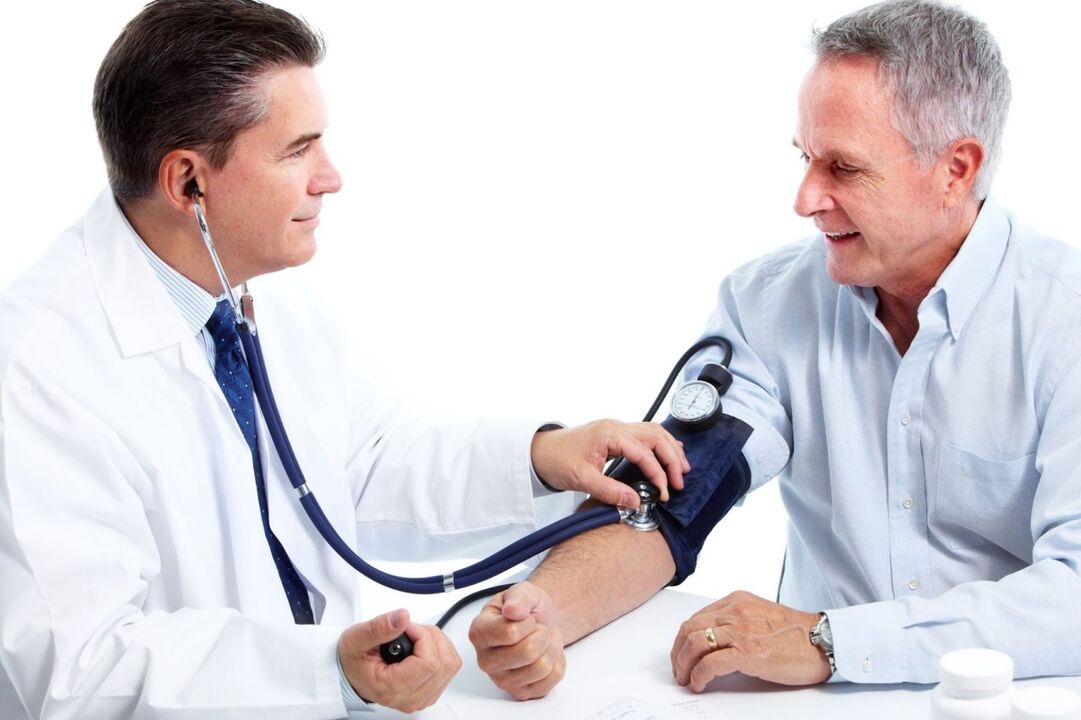 Den Dokter moosst den Drock vum Patient mat Hypertonie