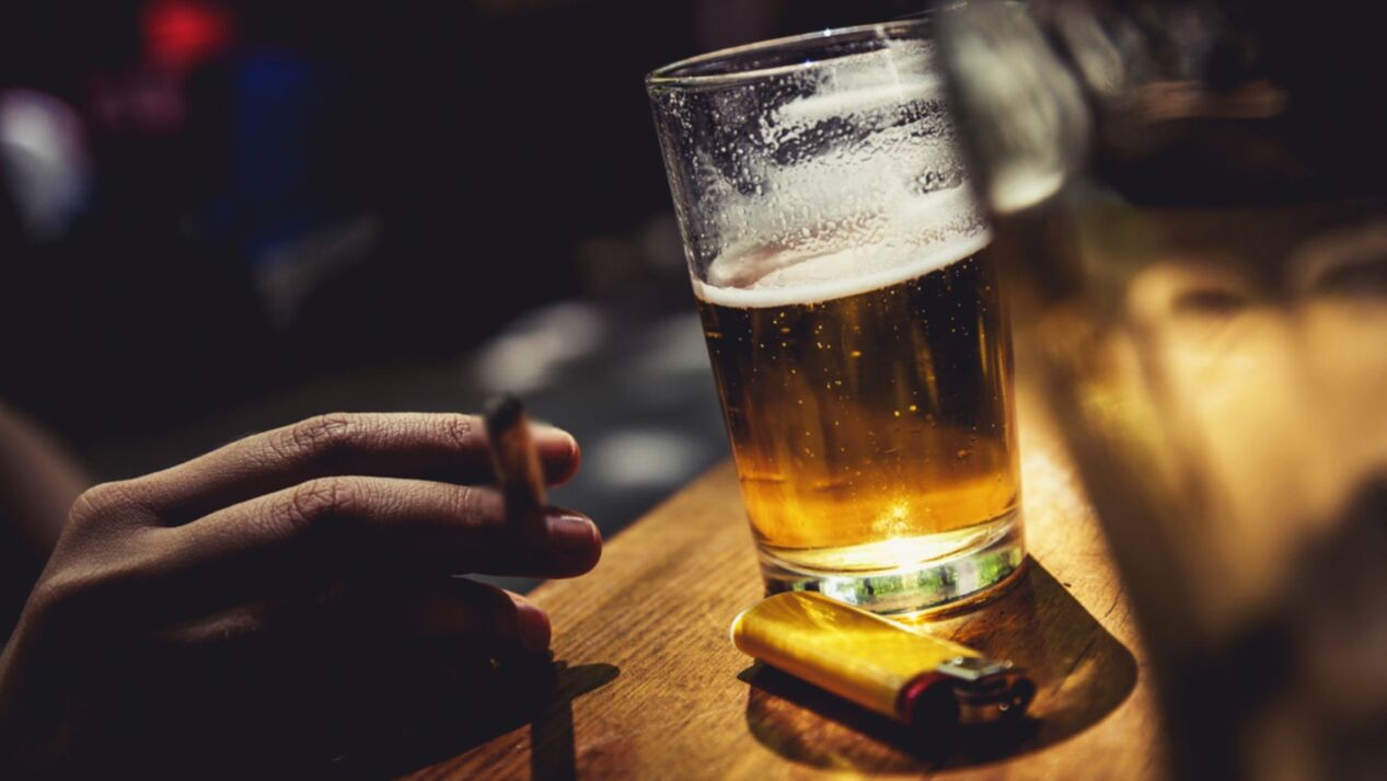 Fëmmen an Alkohol wéi d'Ursaach vun Hypertonie